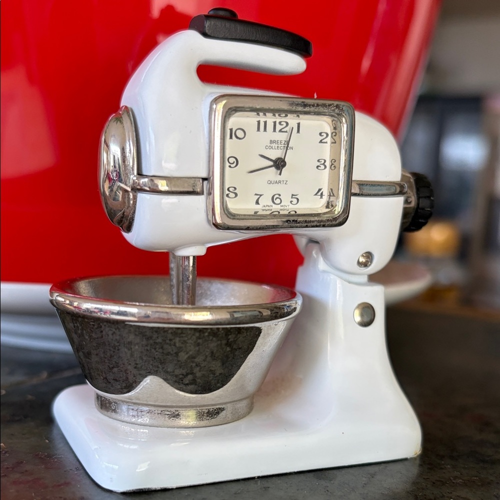 Quartz Mini Stand Mixer Clock